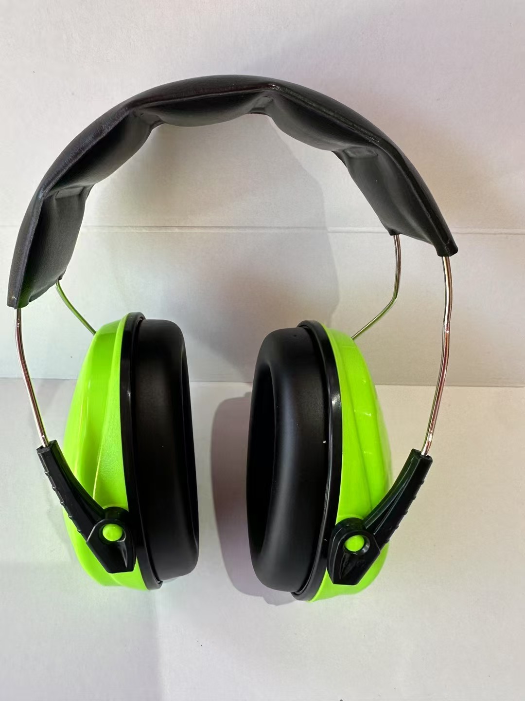 Protective ear muffs