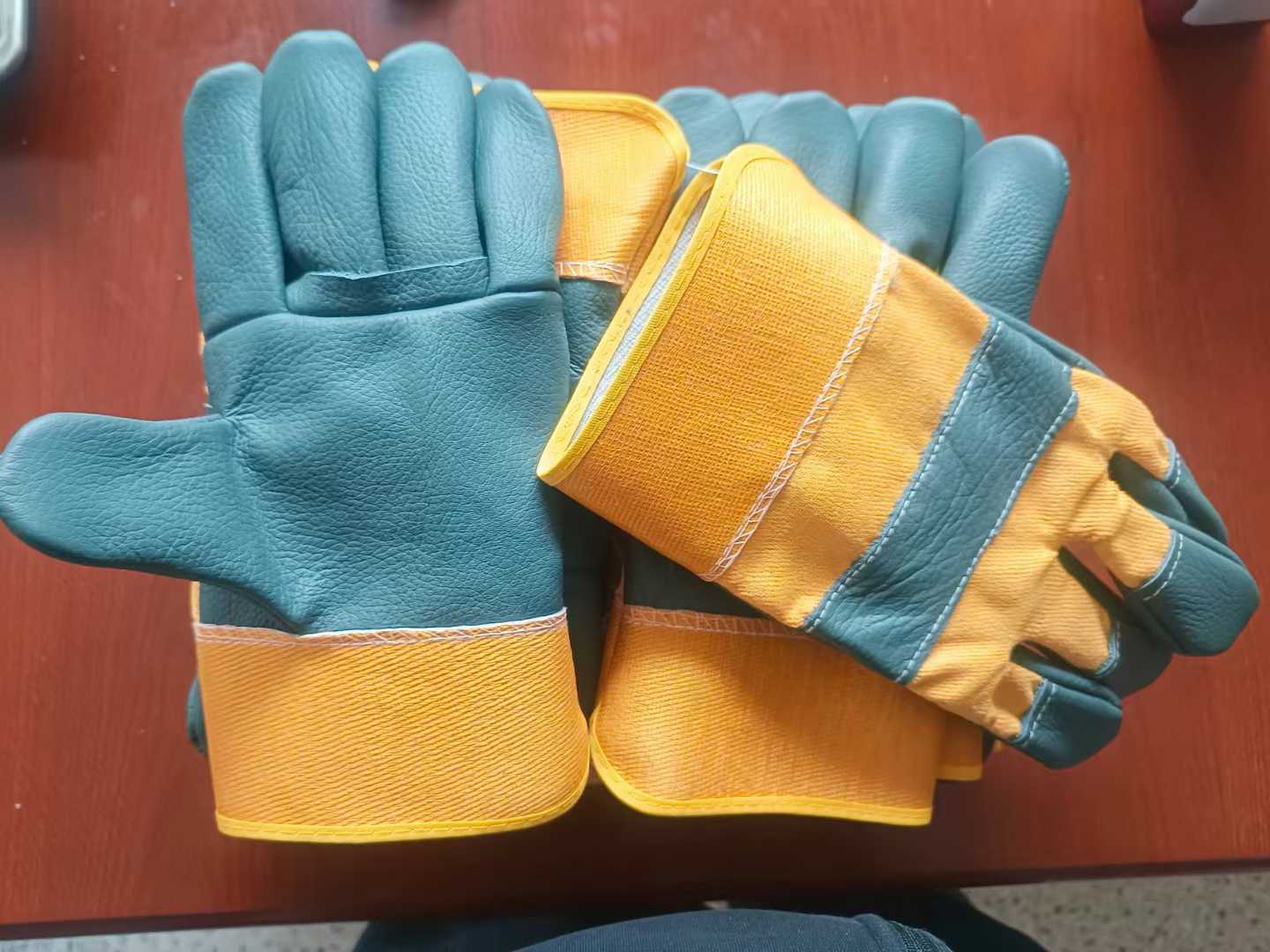 Leather Work Gloves for Men or Women. Large Glove for Gardening, Tig/Mig Welding, Construction, Chainsaw, Farm, Ranch, etc. Cowhide, Cotton Lined, Utility, Firm Grip, Durable